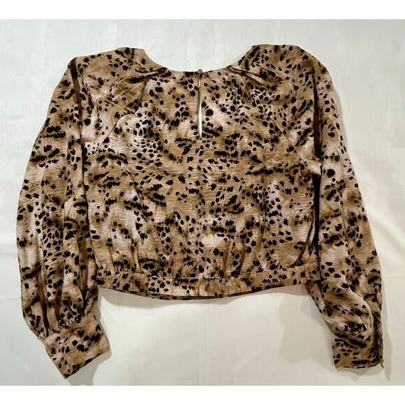 Banana Republic Cropped Animal Pring Keyhole Top Size Medium (035) - Picture 9 of 12